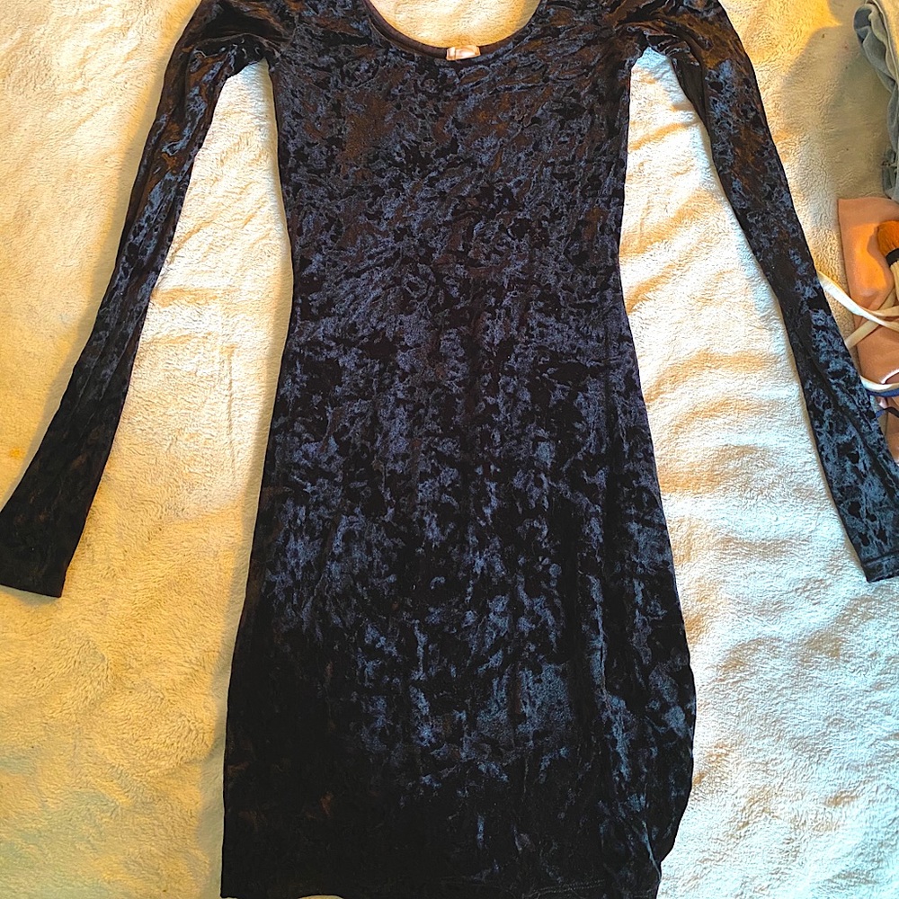 Long Sleeve Black Velvet Dress